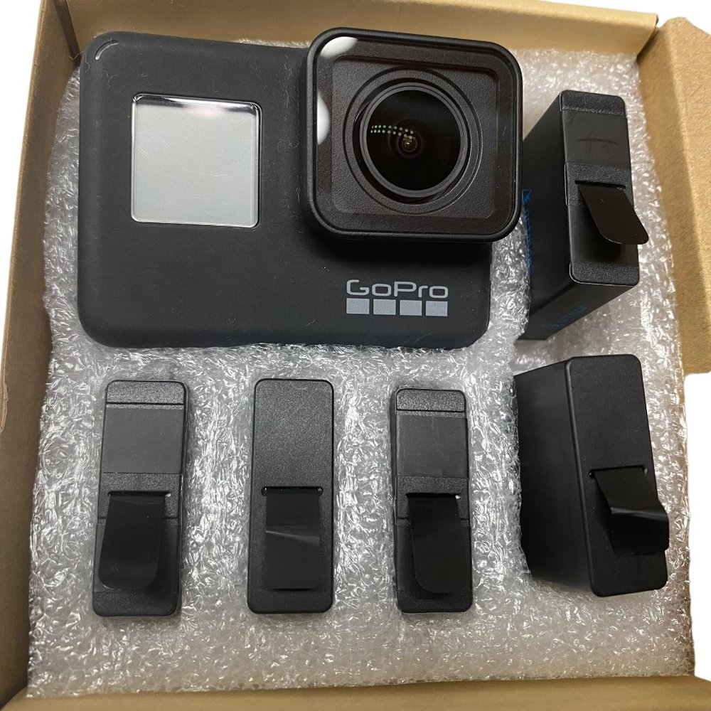 GoPro HERO7 Black - Waterproof Action Camera with Touch Screen, 4K HD Video, 12M